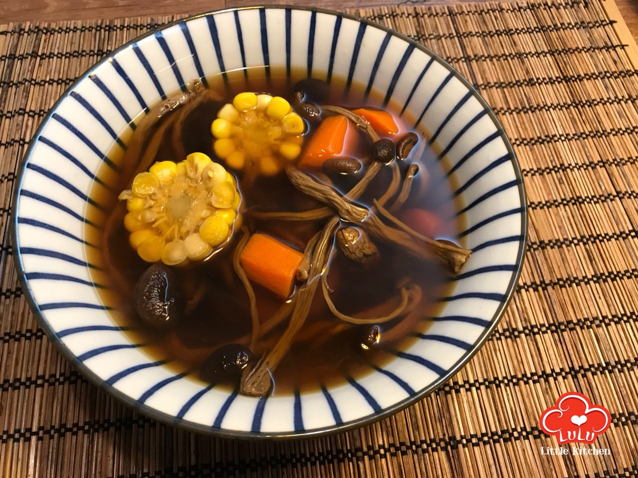 【lulu little kitchen 新手妈妈】阖家宜饮:姬松茸茶树菇素汤