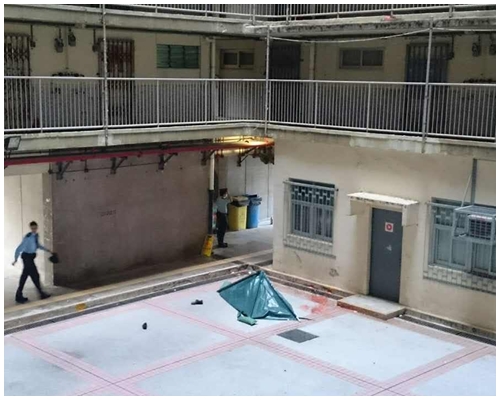 在香港仔华富邨华景楼轻生,并倒卧在大厦天井