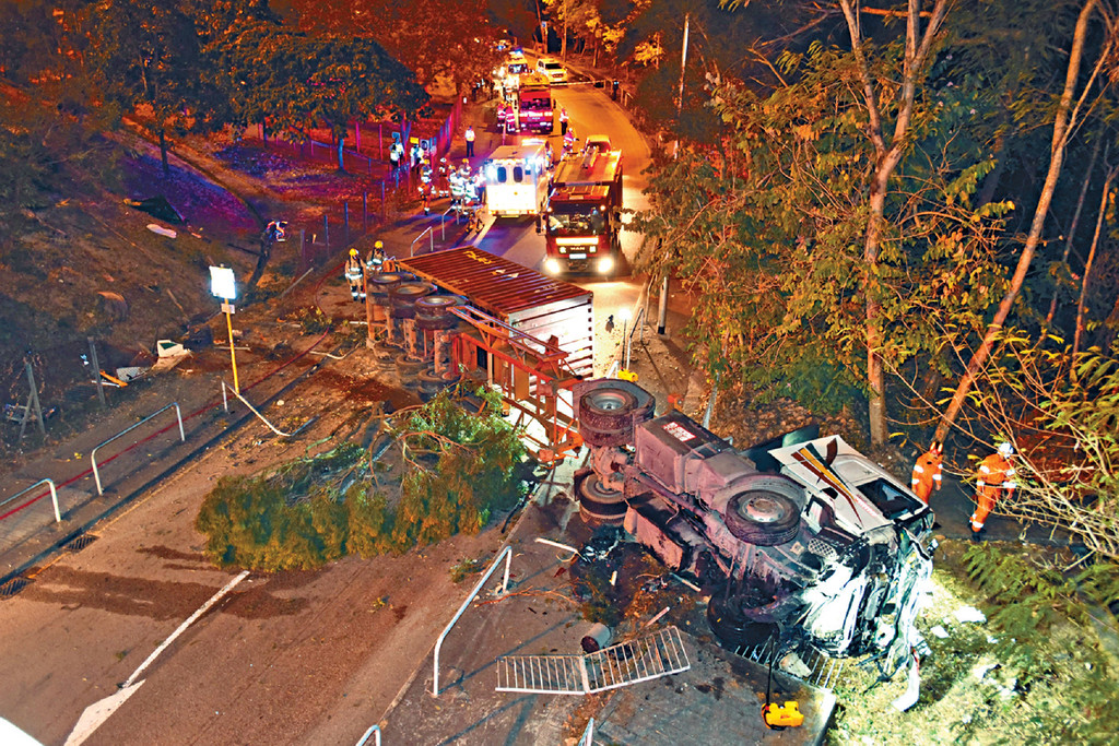 大榄隧道口致命意外 柜车横扫车站 一死三伤