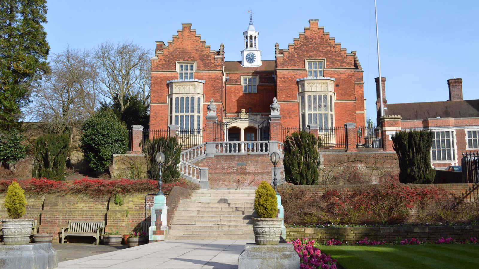 【学费亲民不用亲身赴英】英国寄宿名校harrow school 推网上a-level